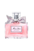 Christian Dior – Esencia de Elegancia y Poder Femenino